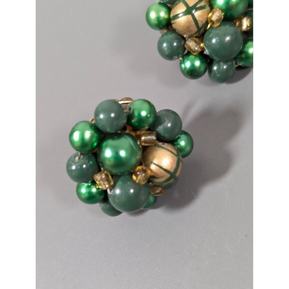 Vintage Japan Green Gold Tone Faux Pearl Cluster Bead Clip On Earrings MCM - Picture 5 of 9